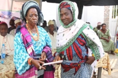 A female beneficiary receiving her monet from the Iyaloja of Ondo Kingdom
